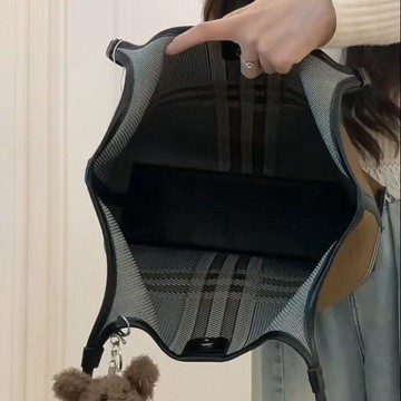 格紋托特包🔥 歐美復古大容量女包 通勤商務單肩包 簡約側背包上班穿搭 女用斜背包外出穿搭 條紋肩背日常包款女用