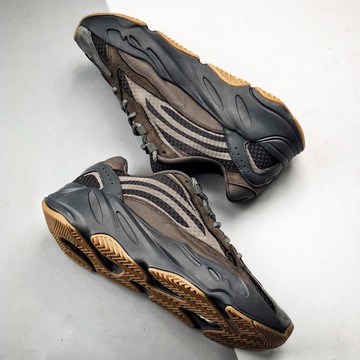 【逢甲 FUZZY】Adidas Yeezy 700 V2 Geode 深咖啡 大地 3M 反光 EG6860