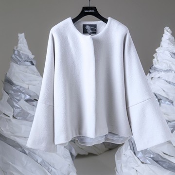 霧感柔雲・極簡隱襟圓領落肩外套 | 冬日必備