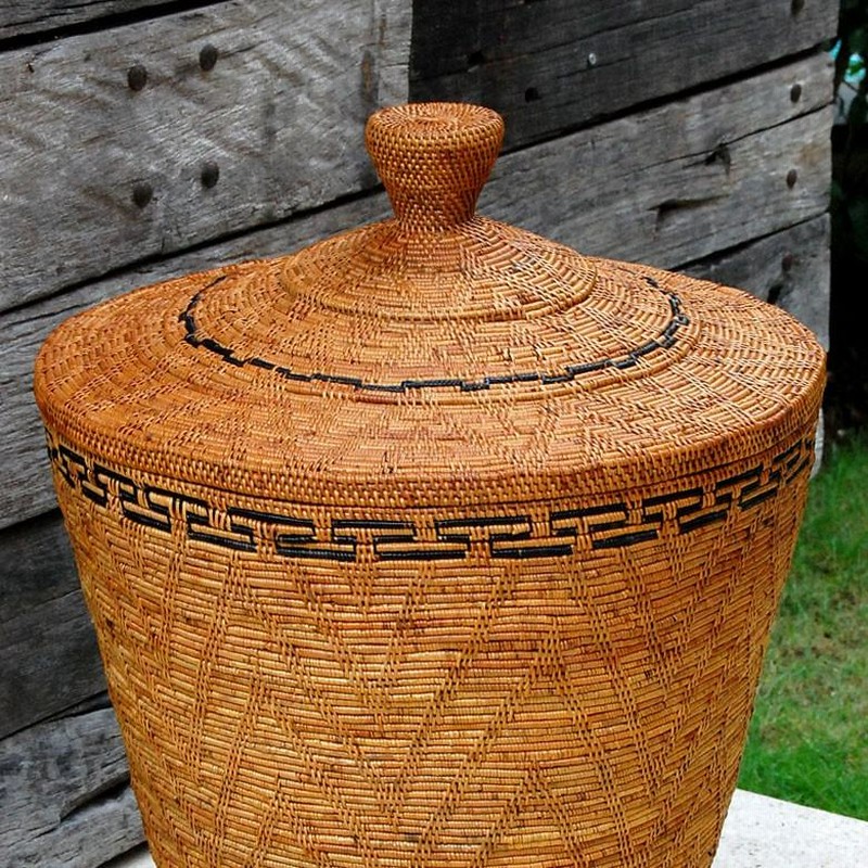 アタ製 蓋付きつぼ型バスケット（大サイズ・模様編み・黒モチーフ）