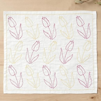 刺し子キット ふきん 白 ＜チューリップ A＞ 日本製 約30×34cm | 刺し子のふきん 花ふきん キット 水で消える図案 かんたん 初心者 原ウール