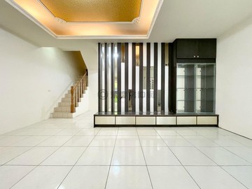 大里美群國小旁前院車庫大地坪透天｜台中市大里區美群路