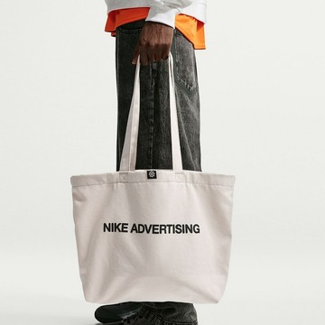 NIKE NK HERITGE TOTE GFX YR MSG HRE 男女 側背包 IU4945140
