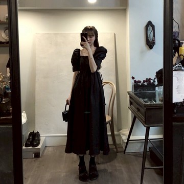 法式復古方領黑色連衣裙女夏季年新款裙子氣質女神范中長裙潮