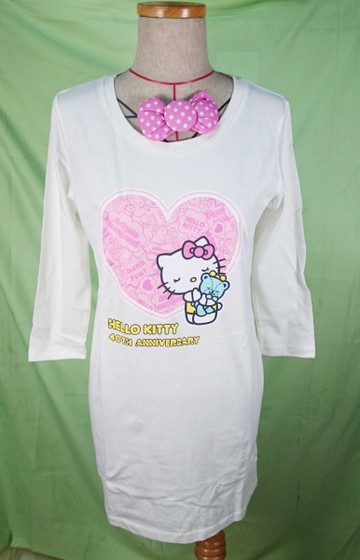 【震撼精品百貨】Hello Kitty 凱蒂貓~圓領T_愛心抱熊白-L*00126l