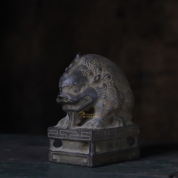 青石民俗懷舊純手工雕刻仿古做舊案頭正臉吸水獸擺件中式陳設石雕