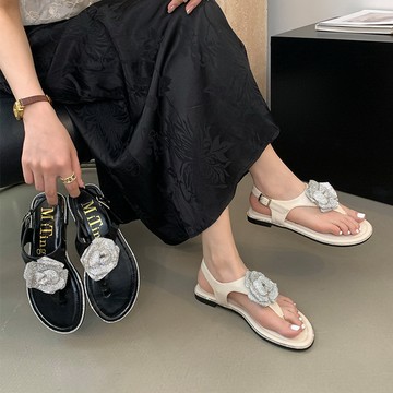 VIVILIAN小香風山茶花平底一字夾腳羅馬涼鞋