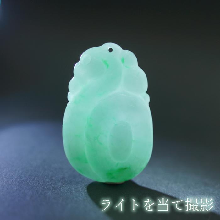 翡翠 彫り物 龍×瓢箪 ミャンマー産  2024年 干支 辰年 正月 新年 飾り 辰 竜 迎春 Jade Jadeite ひすい 一点物 ペンダントトップ