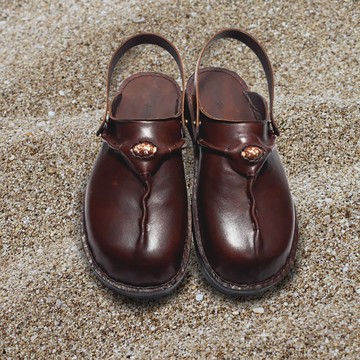 帶帶子的真皮鞋，2 合 1，可以穿高跟鞋和不帶帶子。