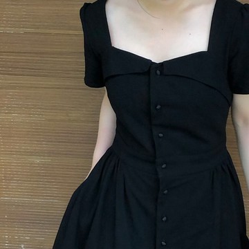 方領氣質赫本風黑色長款連衣裙2022年新款夏季法式復古收腰茶歇裙