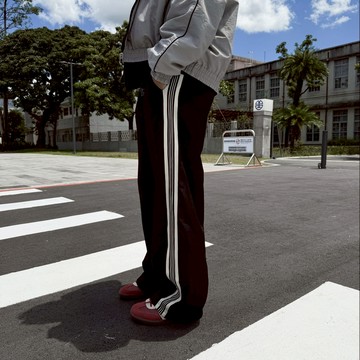 『GOAT』韓版 側邊線條 運動褲 寬褲 彎刀褲 長褲 休閒寬褲