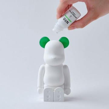 跟隨你的步調【日本BE@RBRICK】庫博力克香氛熊彩色耳朵版 (綠色-小蒼蘭香氛) 香氣 紓壓 擴香 居家擺設 好友 生日禮 浪漫儀式感