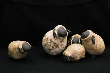 手捏陶偶動物系列 - 黑面羊