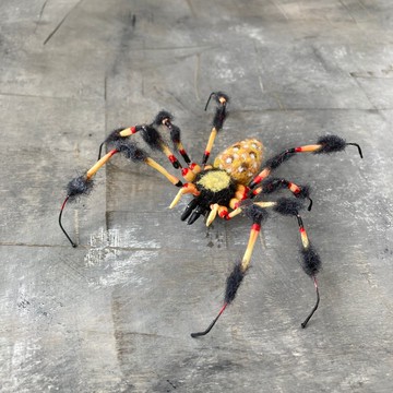 黄色香蕉蜘蛛胸针 手工针毡制作 逼真仿真蜘蛛