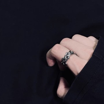 《NIGHTMARE》鈦鋼戒指 冷淡風復古戒指 復古飾品 男生飾品 鋼戒指 荊棘戒指 夢魘戒指 United Freak