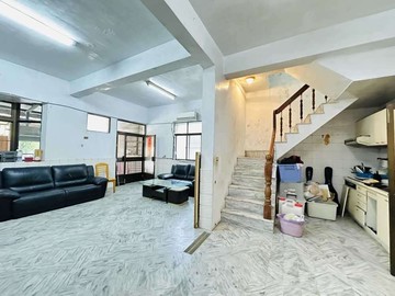 岡山車庫透天⭐️活巷⭐️三面採光⭐️大樓價買透天｜高雄市岡山區守信巷