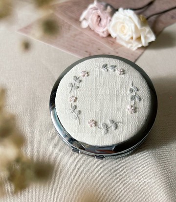 小花隨身鏡 刺繡 摺疊鏡 化妝鏡 淡雅小花圈