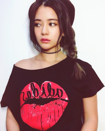 黑色圓形卯釘頸鍊