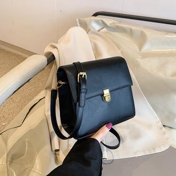 春季小眾女包包2025新款潮網紅小黑包斜挎包女百搭ins小巧潮純色