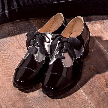 炫銀黑 全真皮拼色綁帶粗跟牛津鞋