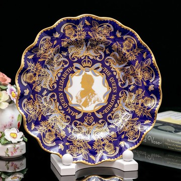 英國Royal Crown Derby女王母后1990壽辰限量紀念骨瓷盤 生日紀念
