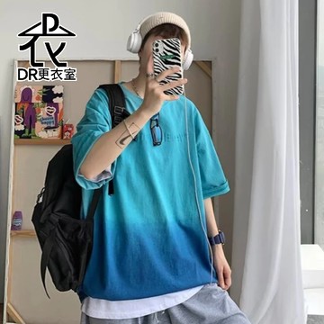 DR更衣室-韓系街頭漸層渲染短袖T恤 立體字母寬鬆落肩五分袖上衣 百搭情侶款【NL626174】