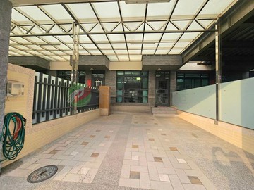 大里十九甲立新學區臨路精裝潢電梯別墅｜台中市大里區甲堤六街