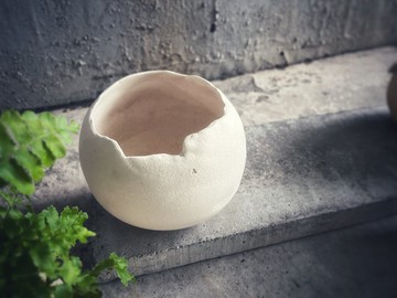 白陶之舞盆器 / 白堊紀恐龍蛋花盆 - 鮮奶油雞蛋