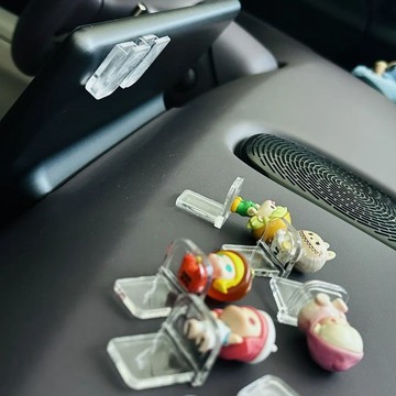 🎀免運臺灣有貨🎀車載l型支架中控臺治癒迷你自粘窗邊汽車擺件顯示屏飾品車內支架🎀可開票