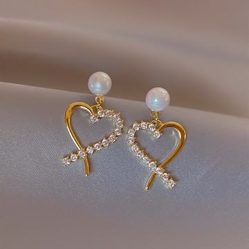 時尚珍珠耳飾年新款潮高級感鏤空愛心耳墜網紅小眾設計耳環女