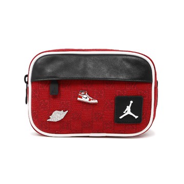 相機包 Jordan Monogram 1.6L 紅 黑 側背 斜背 肩背 JD2533012AD-001