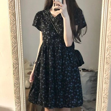 碎花連身裙 夏季洋裝 a字裙 碎花連身裙 夏季洋裝 a字裙 黑色碎花連衣裙 夏季小衆設計感顯瘦領遮肚子顯瘦泡泡袖短裙子