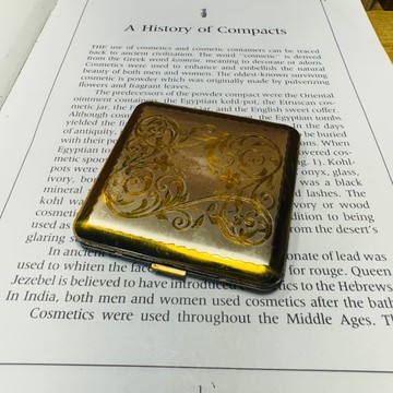 美國Fifth Avenue刻花粉餅盒1950年代