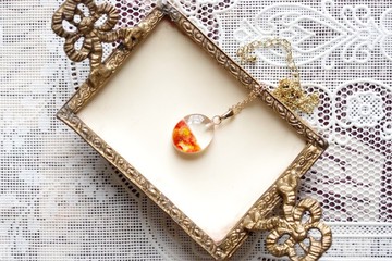 樹脂藝術 雙色橢圓形墜飾・落陽