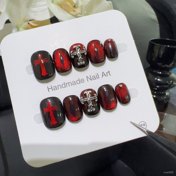 ➕最新設計款穿戴甲💅【血色哥特】闇黑風紅黑十字金屬裝飾噁魔之眼辣妹小衆設計感美甲短方圓穿戴甲 MUXQ
