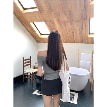 純欲風字母印花灰色短袖T恤女夏季顯瘦百搭性感別致斜肩露肩上衣