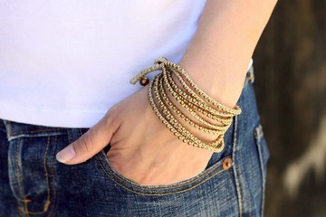 包裹象牙手鍊多串淡淡的中性螺柱Boho