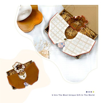 玲型格紋小耳口水巾