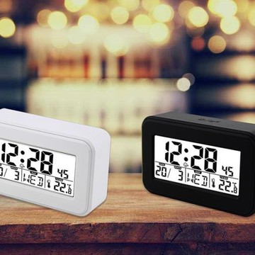 跨境LCD數字顯示床頭鐘兒童學生聰明鐘夜光小鬧鐘老人懶人叫醒鐘