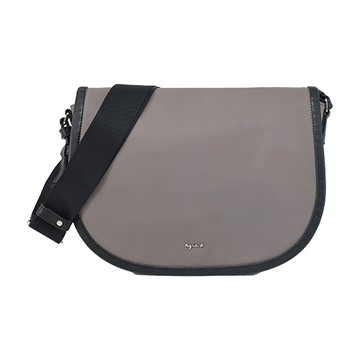 agnes b.金屬LOGO皮革飾邊翻蓋斜背包-灰綠