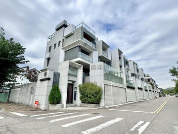 公園首排｜四季山妍｜角間臨路電梯別墅｜可停３車｜台中市北屯區太祥東街