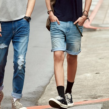 BIG TRAIN 吸排剪接水洗牛仔短褲 淺藍 B50228