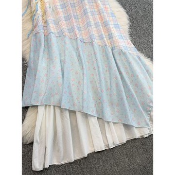 撞色格紋拼接碎花吊帶連衣裙女2025夏季新款小眾設計感不規則裙子