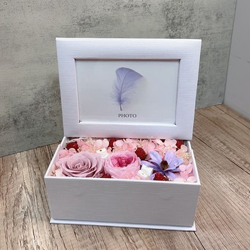 【OSTARA FLORIST 奧斯塔拉花藝】回憶時光盒-相框花禮/附提袋、卡片-(永生花、花禮、相框、母親節、祝賀、生日禮)