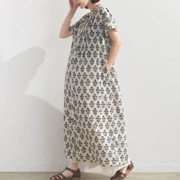 日本 OMNES - 100%印度棉 襯衫式印花短袖洋裝-白底圖騰