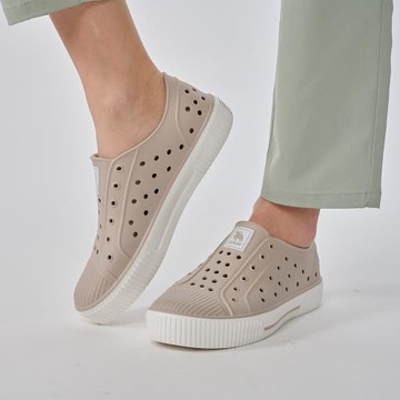 moz瑞典 駝鹿 雙色洞洞餅乾水鞋 (奶茶) 全球首創 舒適厚底 防潑水+全防水-附鞋扣