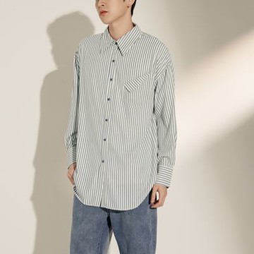 OB嚴選-男女共穿．翻褶口袋細條紋條紋襯衫《AB18952-》