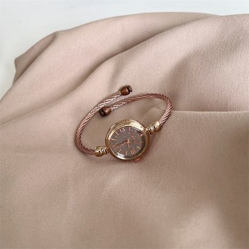 免運⌚法式小衆手錶女ins高顔值學生簡約輕奢高級複古小巧精緻森係百搭防水 輕奢小衆設計感小巧手錶 簡約手錶 百搭手 防水