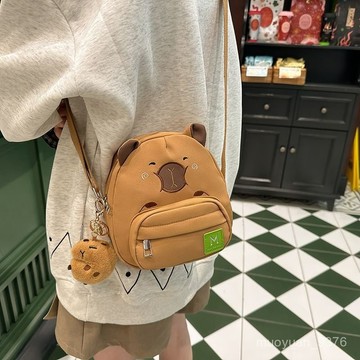 【臺灣-出貨】  可愛卡皮巴拉斜挎包包女2025新款時尚百搭卡通搞怪水豚單肩手機包 YET4