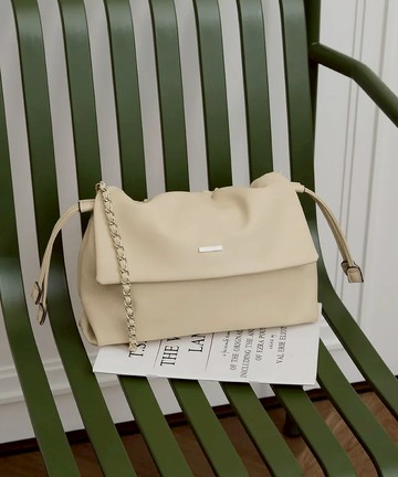 【KINAZ】雙背帶掀蓋束口變型鏈帶肩背斜背包-日曬奶蓋-漫柔系列 (BZ96422-59)